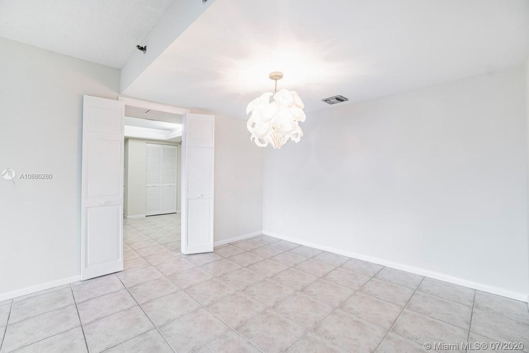 Vendido Recientemente: $309,900 (2 camas, 2 baños, 1290 Pies cuadrados)