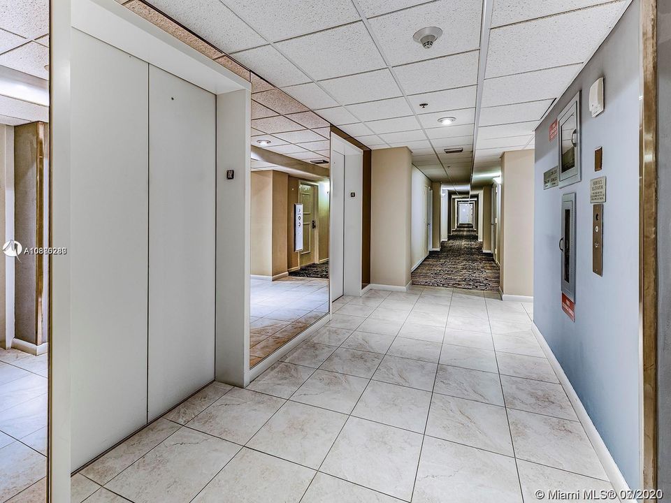 Vendido Recientemente: $309,900 (2 camas, 2 baños, 1290 Pies cuadrados)