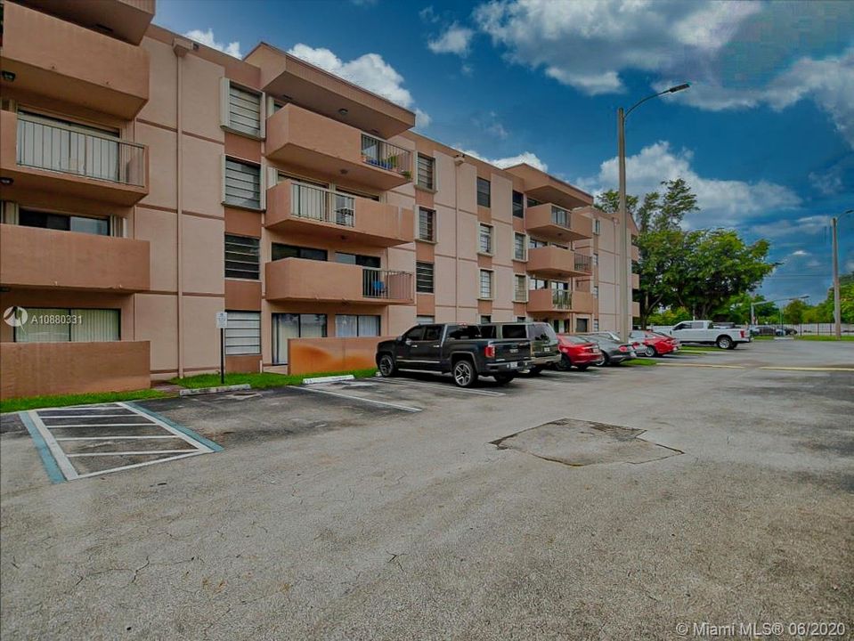 Недавно продано: $169,000 (2 спален, 2 ванн, 1170 Квадратных фут)