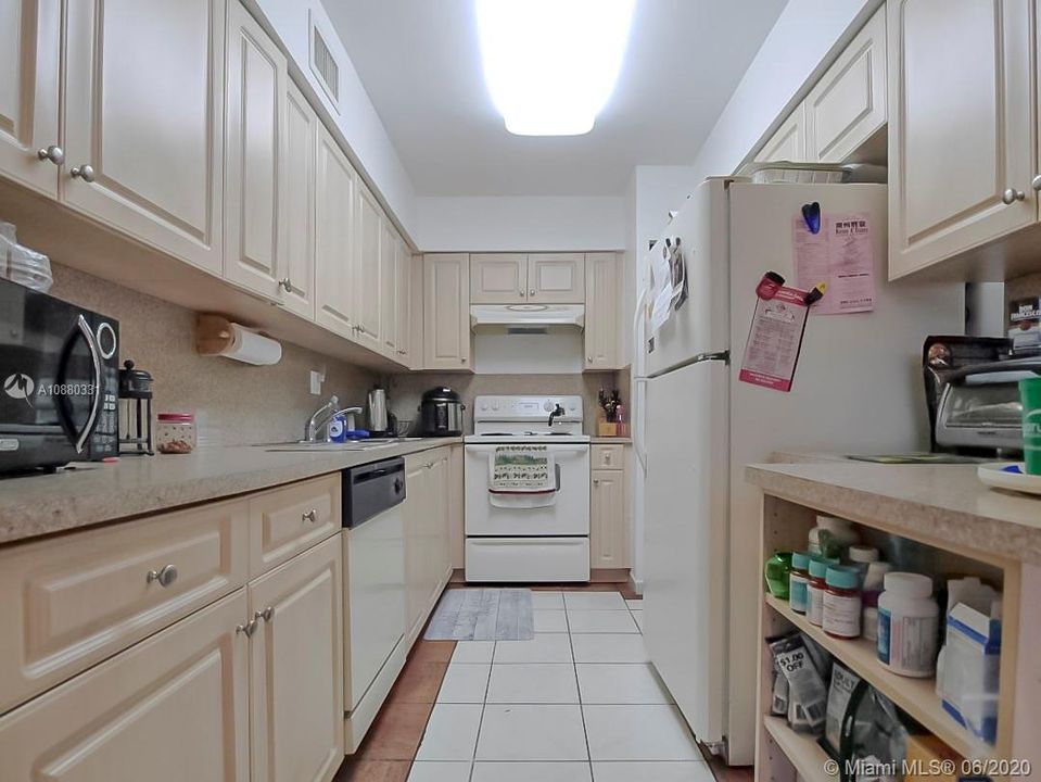 Недавно продано: $169,000 (2 спален, 2 ванн, 1170 Квадратных фут)