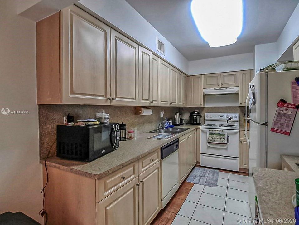 Недавно продано: $169,000 (2 спален, 2 ванн, 1170 Квадратных фут)
