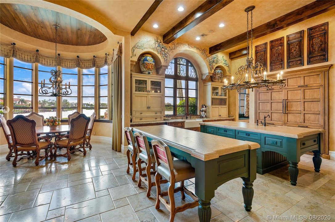 Kitchen / Breakfast Nook