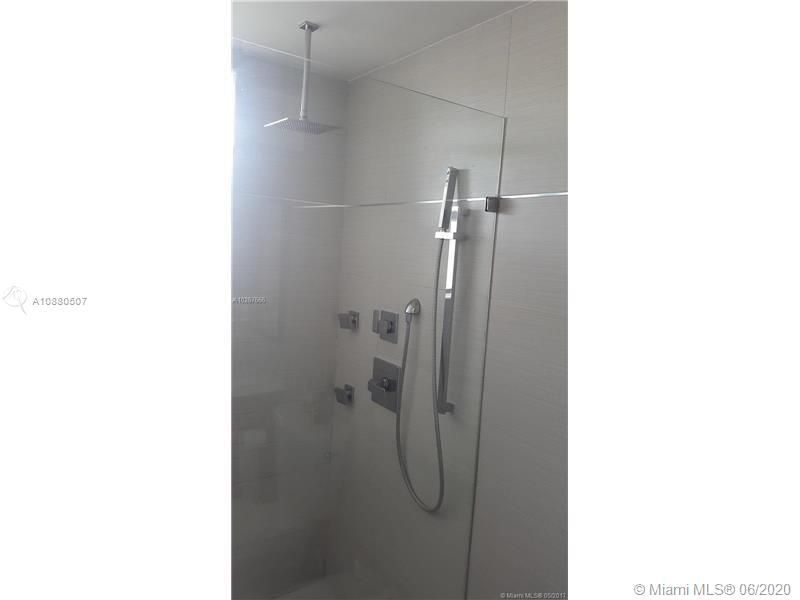 rain head shower with separate wand for a perfect shower experience