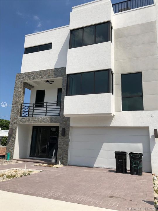 Recently Sold: $1,195,000 (3 beds, 3 baths, 0 Square Feet)