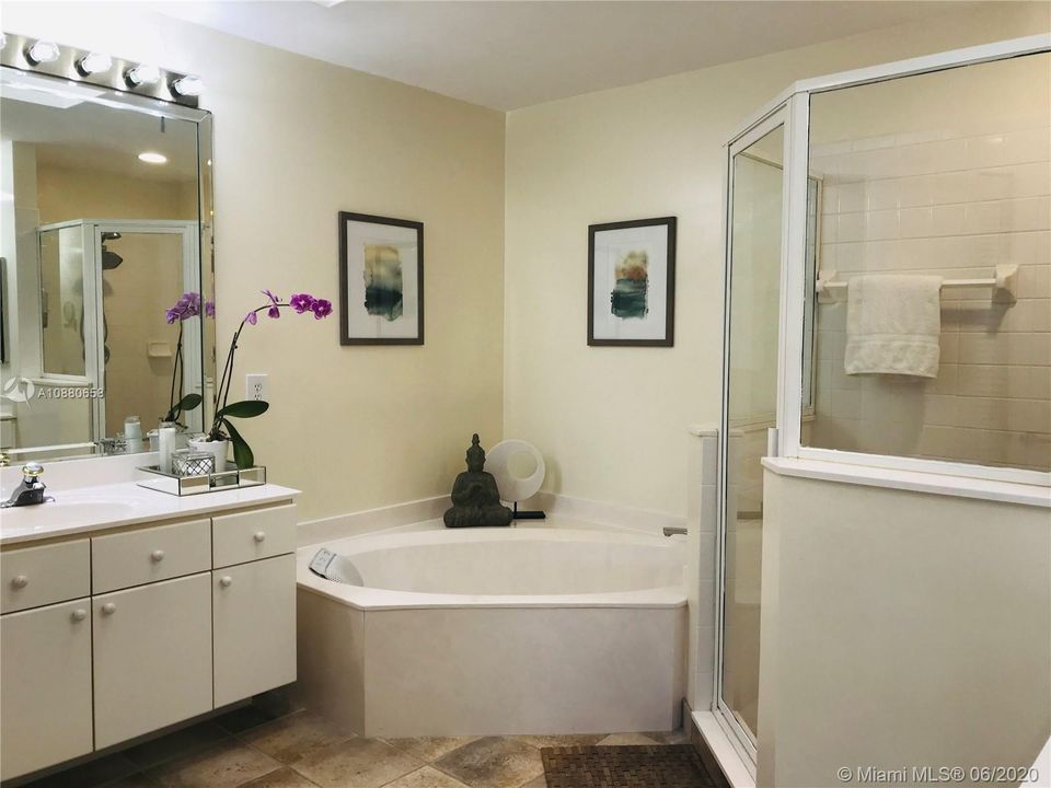 Recently Sold: $320,000 (4 beds, 3 baths, 2556 Square Feet)