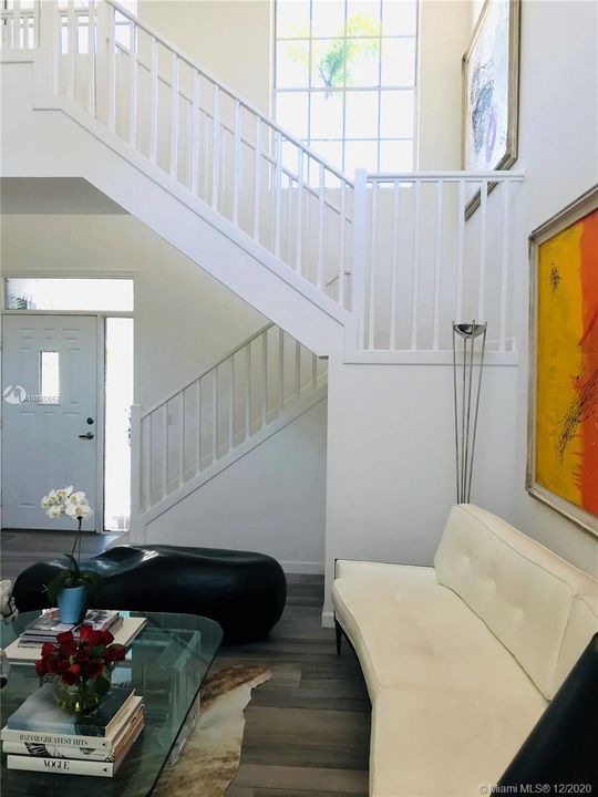 Recently Sold: $320,000 (4 beds, 3 baths, 2556 Square Feet)