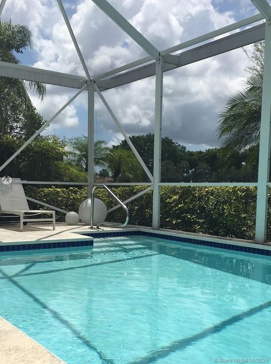 Recently Sold: $320,000 (4 beds, 3 baths, 2556 Square Feet)
