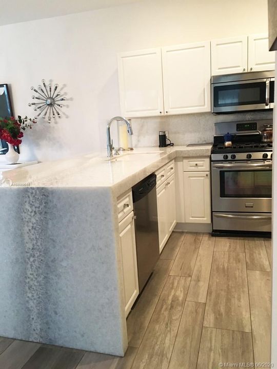 Recently Sold: $320,000 (4 beds, 3 baths, 2556 Square Feet)
