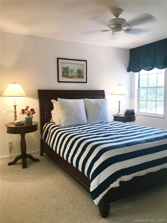 Recently Sold: $320,000 (4 beds, 3 baths, 2556 Square Feet)