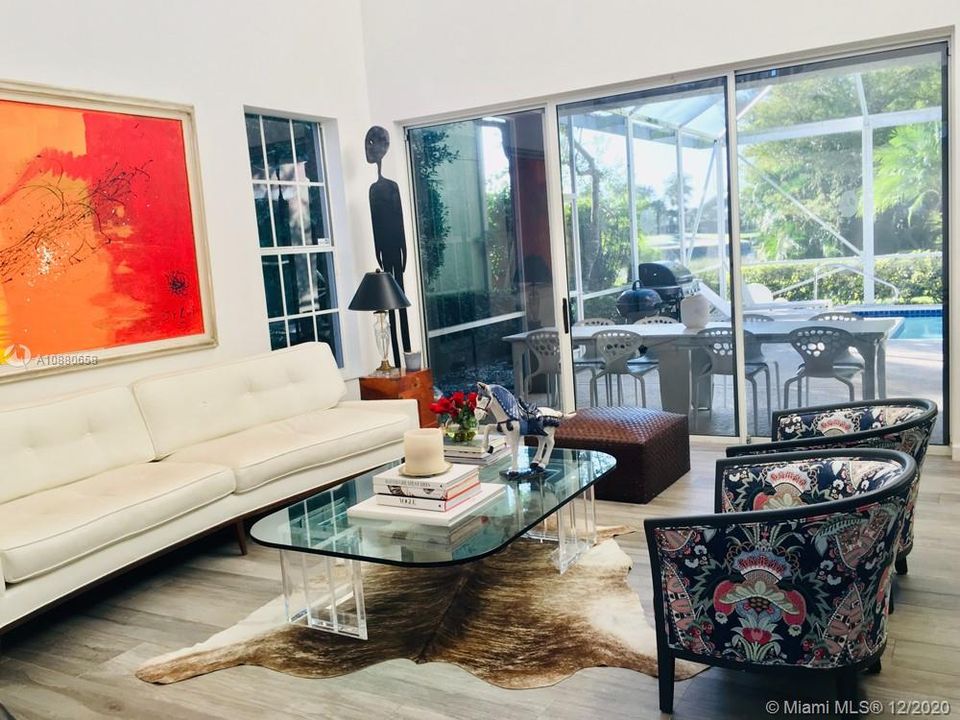 Recently Sold: $320,000 (4 beds, 3 baths, 2556 Square Feet)