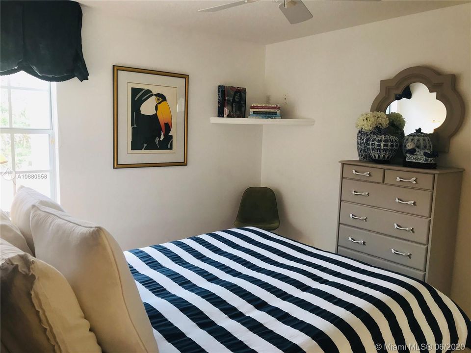 Recently Sold: $320,000 (4 beds, 3 baths, 2556 Square Feet)