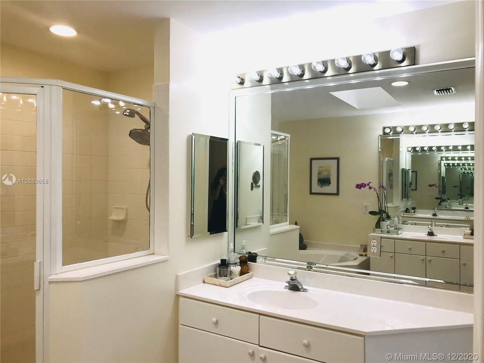 Recently Sold: $320,000 (4 beds, 3 baths, 2556 Square Feet)