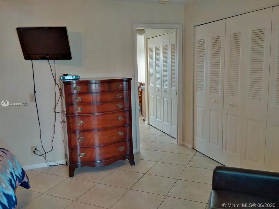 Vendido Recientemente: $55,000 (1 camas, 1 baños, 700 Pies cuadrados)