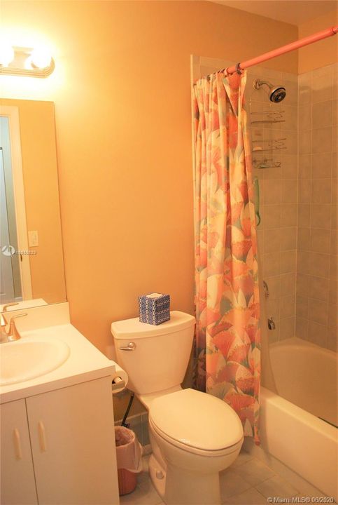 Upstairs 2nd Full Bathroom