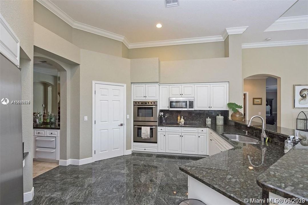 Recently Rented: $6,400 (5 beds, 3 baths, 3398 Square Feet)