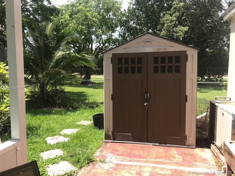 Vendido Recientemente: $165,000 (3 camas, 2 baños, 1690 Pies cuadrados)