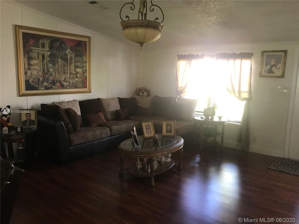 Vendido Recientemente: $165,000 (3 camas, 2 baños, 1690 Pies cuadrados)