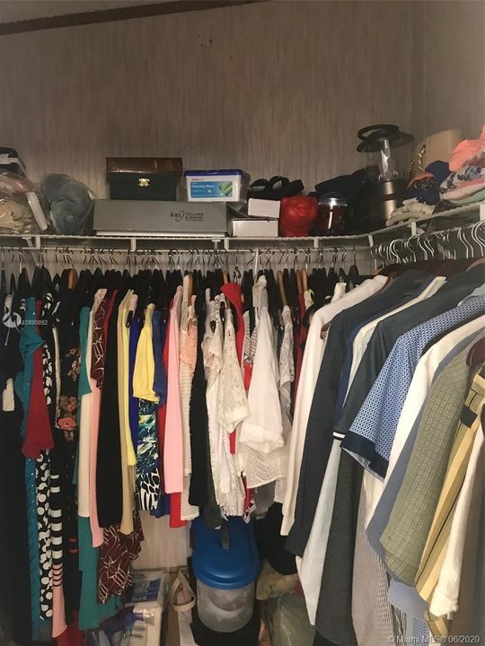 Vendido Recientemente: $165,000 (3 camas, 2 baños, 1690 Pies cuadrados)