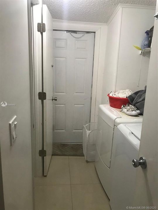 Vendido Recientemente: $165,000 (3 camas, 2 baños, 1690 Pies cuadrados)