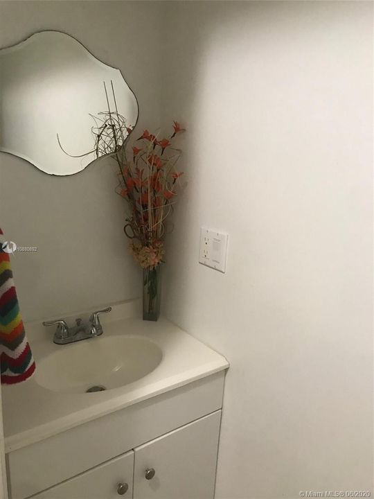 Vendido Recientemente: $165,000 (3 camas, 2 baños, 1690 Pies cuadrados)