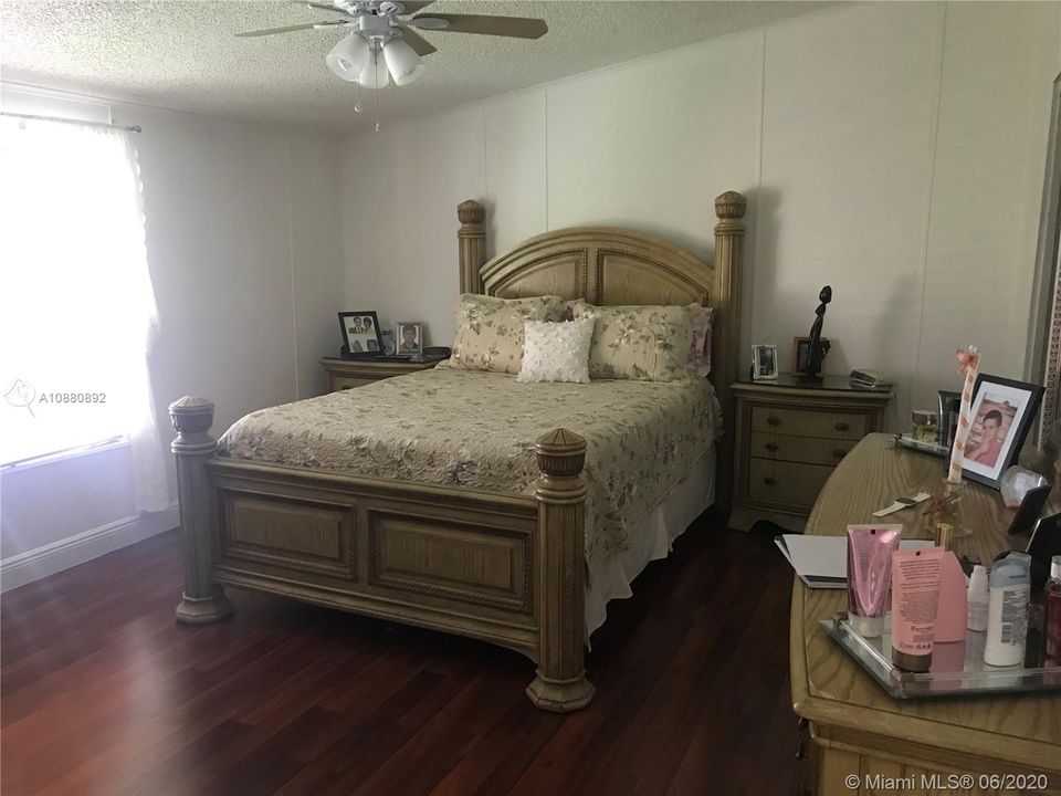 Vendido Recientemente: $165,000 (3 camas, 2 baños, 1690 Pies cuadrados)
