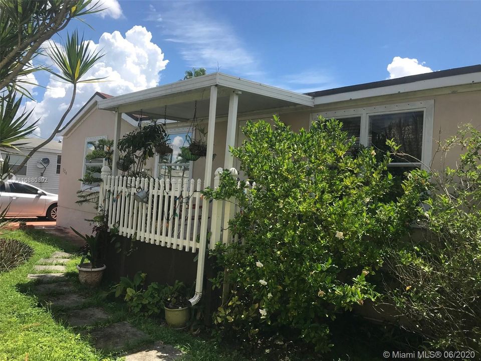 Vendido Recientemente: $165,000 (3 camas, 2 baños, 1690 Pies cuadrados)