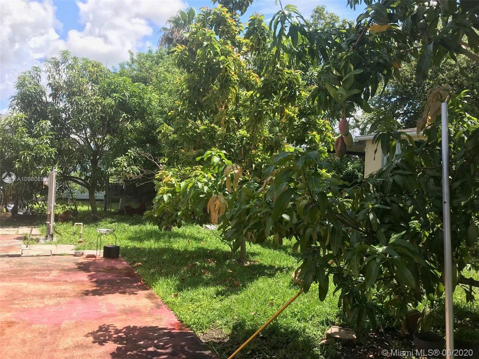 Vendido Recientemente: $165,000 (3 camas, 2 baños, 1690 Pies cuadrados)