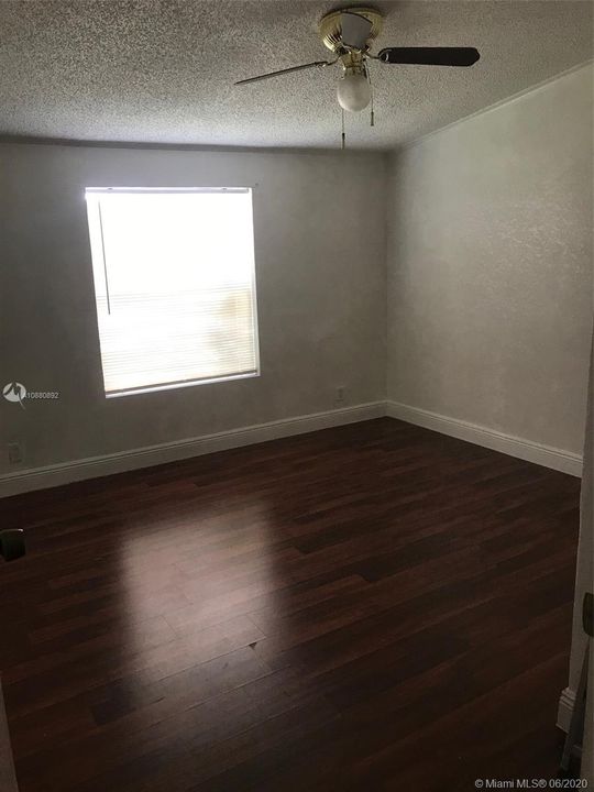 Vendido Recientemente: $165,000 (3 camas, 2 baños, 1690 Pies cuadrados)