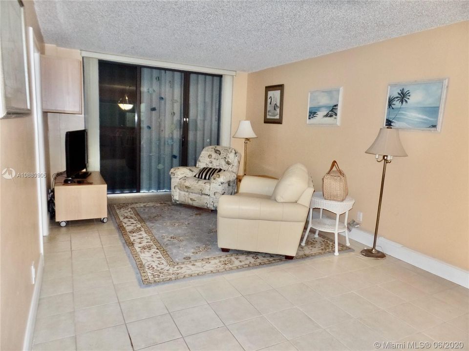 Recently Sold: $248,000 (2 beds, 2 baths, 984 Square Feet)