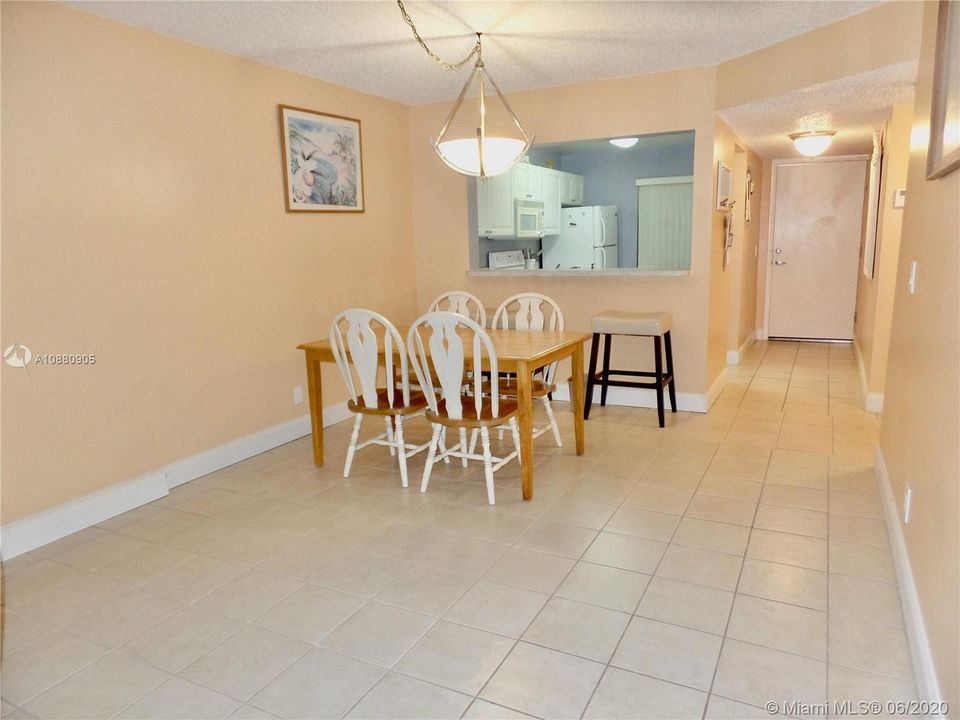 Recently Sold: $248,000 (2 beds, 2 baths, 984 Square Feet)