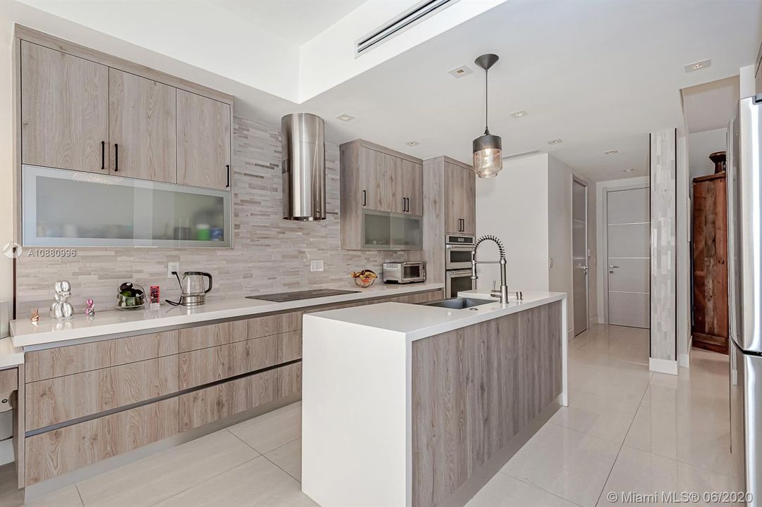 Recientemente alquilado: $5,450 (3 camas, 3 baños, 2378 Pies cuadrados)