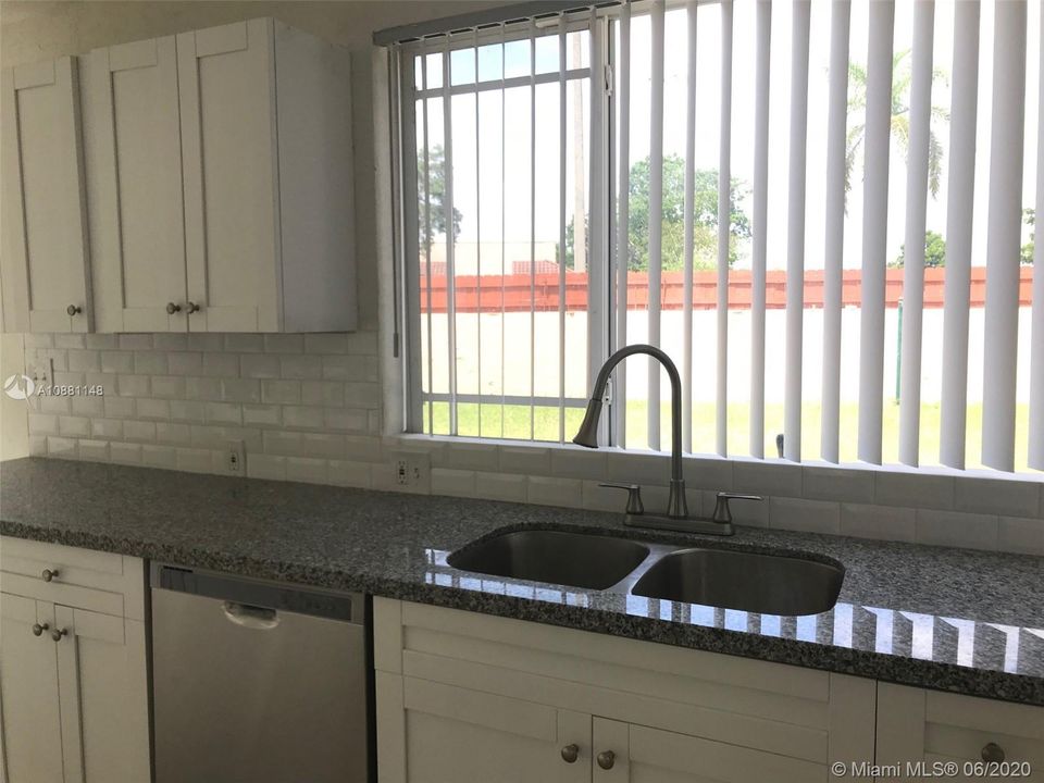 Recently Rented: $3,250 (5 beds, 3 baths, 3113 Square Feet)