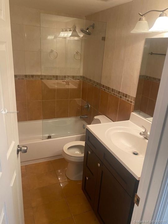 Недавно арендовано: $3,250 (5 спален, 3 ванн, 3113 Квадратных фут)
