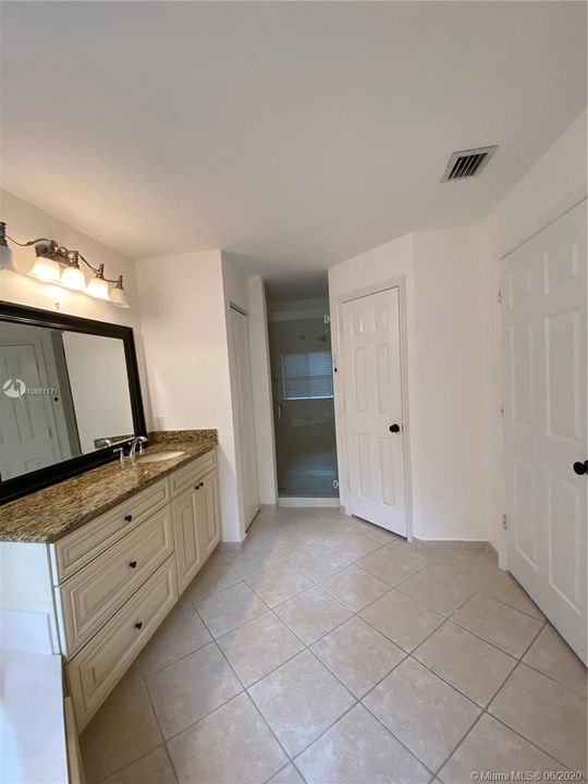 Recently Rented: $3,900 (6 beds, 4 baths, 3092 Square Feet)