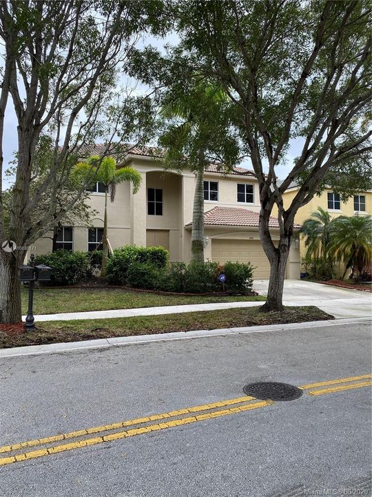 Recently Rented: $3,900 (6 beds, 4 baths, 3092 Square Feet)