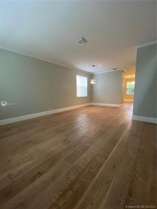 Recently Rented: $3,900 (6 beds, 4 baths, 3092 Square Feet)