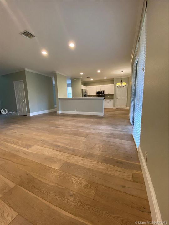 Recently Rented: $3,900 (6 beds, 4 baths, 3092 Square Feet)