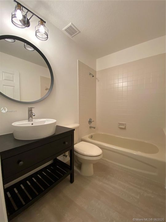 Recently Rented: $3,900 (6 beds, 4 baths, 3092 Square Feet)