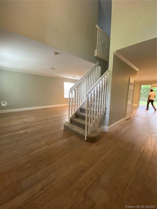 Recently Rented: $3,900 (6 beds, 4 baths, 3092 Square Feet)