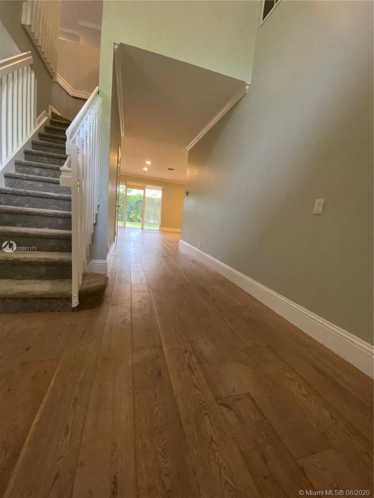 Recently Rented: $3,900 (6 beds, 4 baths, 3092 Square Feet)