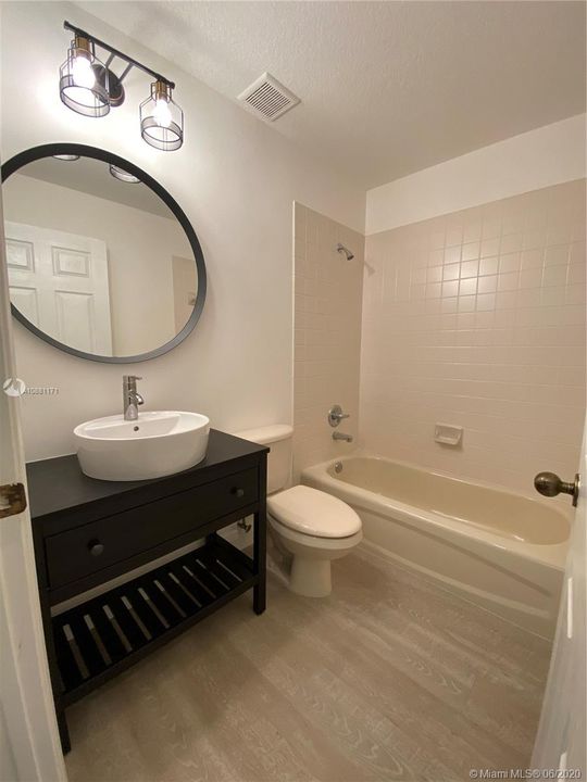 Recently Rented: $3,900 (6 beds, 4 baths, 3092 Square Feet)