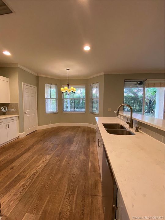 Recently Rented: $3,900 (6 beds, 4 baths, 3092 Square Feet)