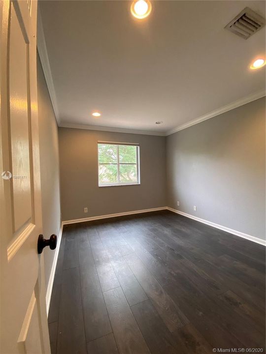 Recently Rented: $3,900 (6 beds, 4 baths, 3092 Square Feet)