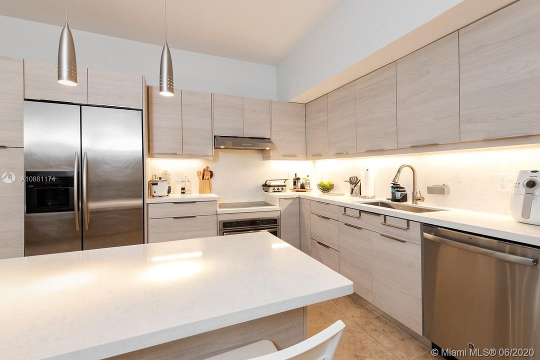 Recently Sold: $490,000 (2 beds, 2 baths, 1078 Square Feet)