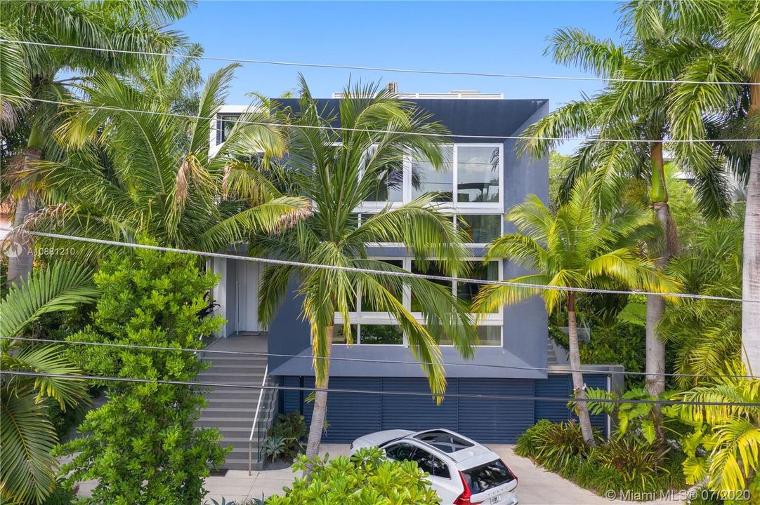 Recently Sold: $27,990,000 (5 beds, 5 baths, 10754 Square Feet)