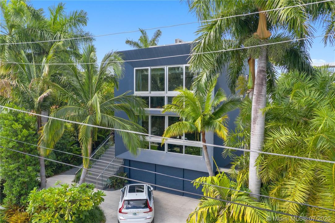 Recently Sold: $27,990,000 (5 beds, 5 baths, 10754 Square Feet)