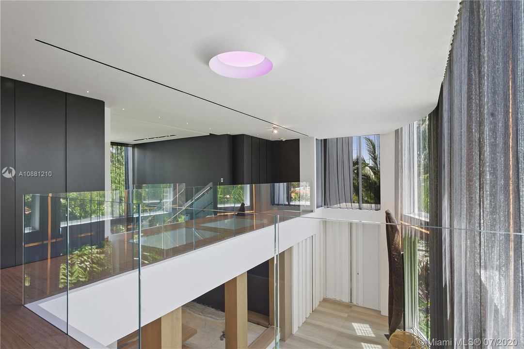 Recently Sold: $27,990,000 (5 beds, 5 baths, 10754 Square Feet)