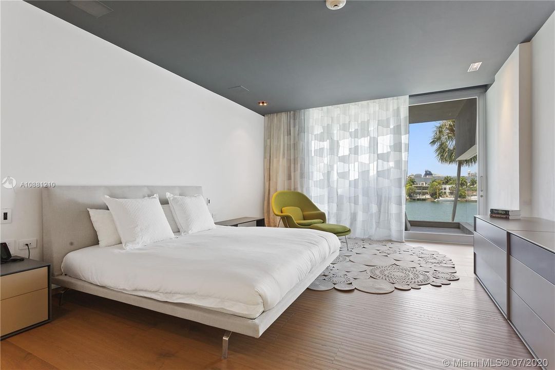 Recently Sold: $27,990,000 (5 beds, 5 baths, 10754 Square Feet)