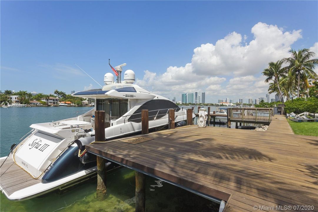 Recently Sold: $27,990,000 (5 beds, 5 baths, 10754 Square Feet)