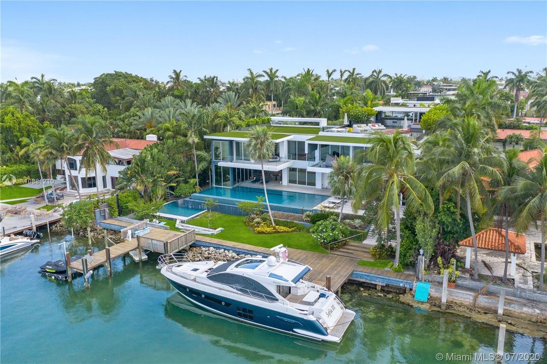 Recently Sold: $27,990,000 (5 beds, 5 baths, 10754 Square Feet)
